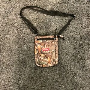 Supreme Shoulder Bag (FW19)